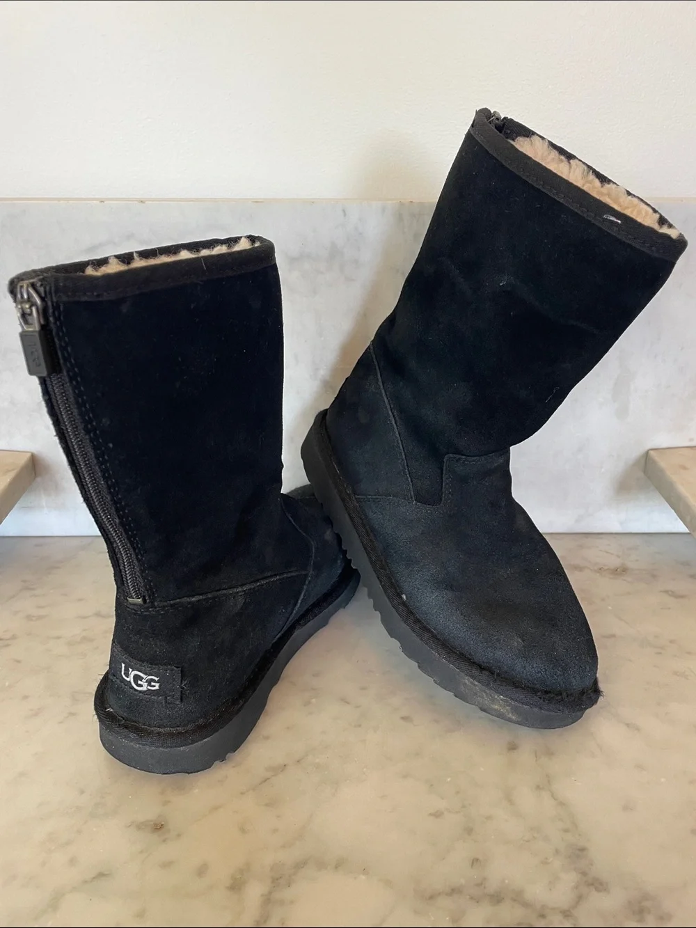 UGG Kids Lil Sunshine Black Suede Back-Zip Shearling-Lined Boots Girls 3